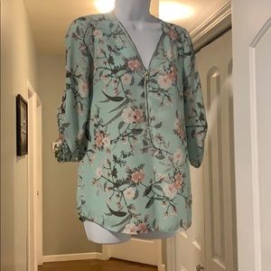 💥 3/$20!!! Size small Rue 21 dress shirt